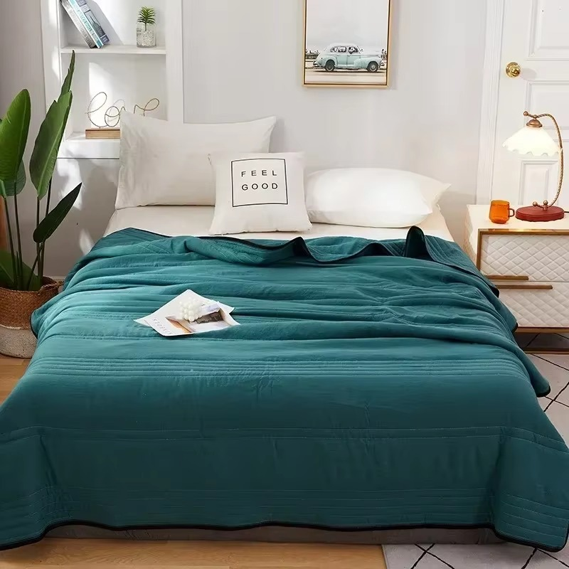 Lightweight All-Season Quilt for Double Bed – Breathable and Comfortable Bedding