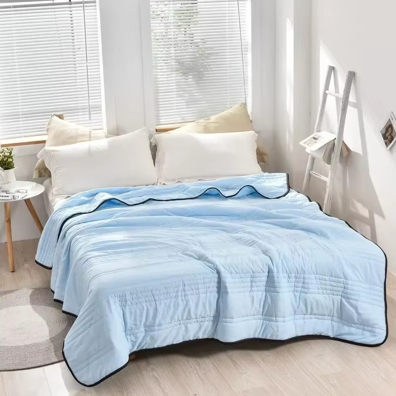 Lightweight All-Season Quilt for Double Bed – Breathable and Comfortable Bedding