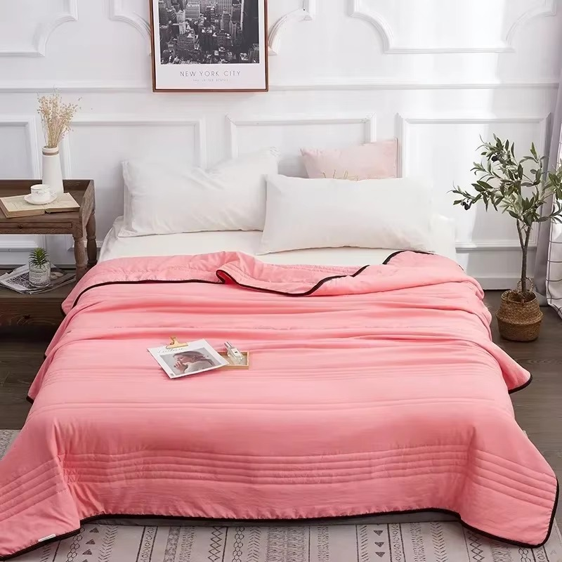 Lightweight All-Season Quilt for Double Bed – Breathable and Comfortable Bedding
