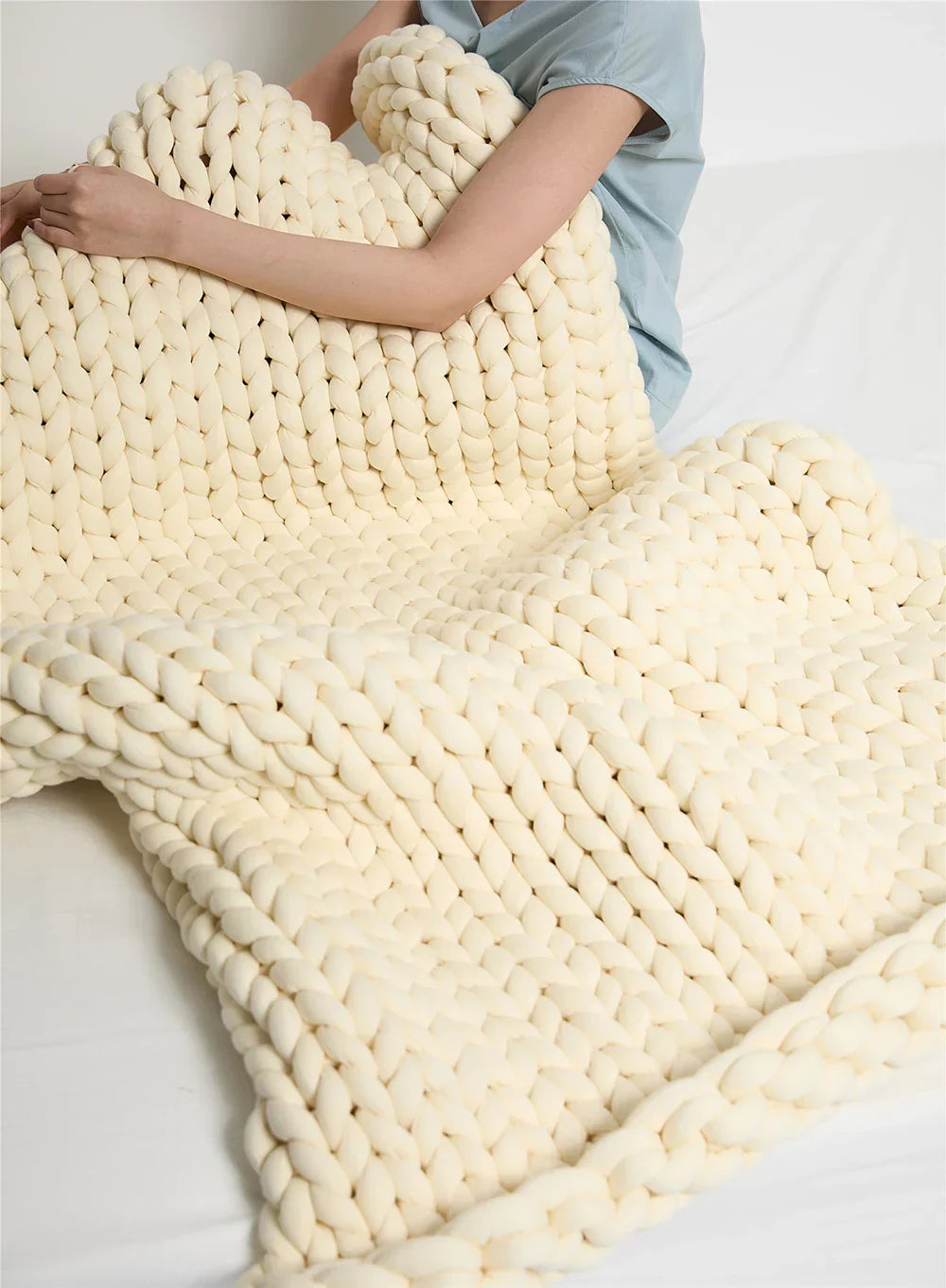 Chunky Knit Throw Blanket – Soft and Stylish Home Accent for Cozy Evenings