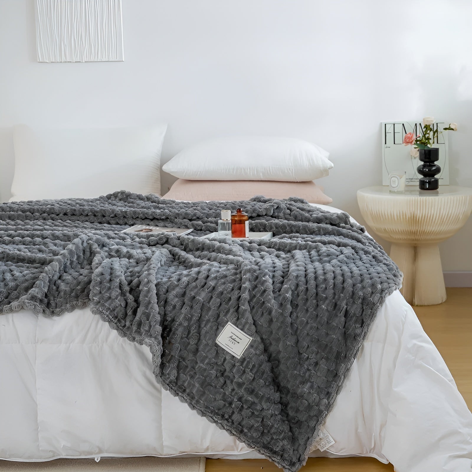 Soft Touch Microfiber Blanket with Heat Retention for Cozy Comfort