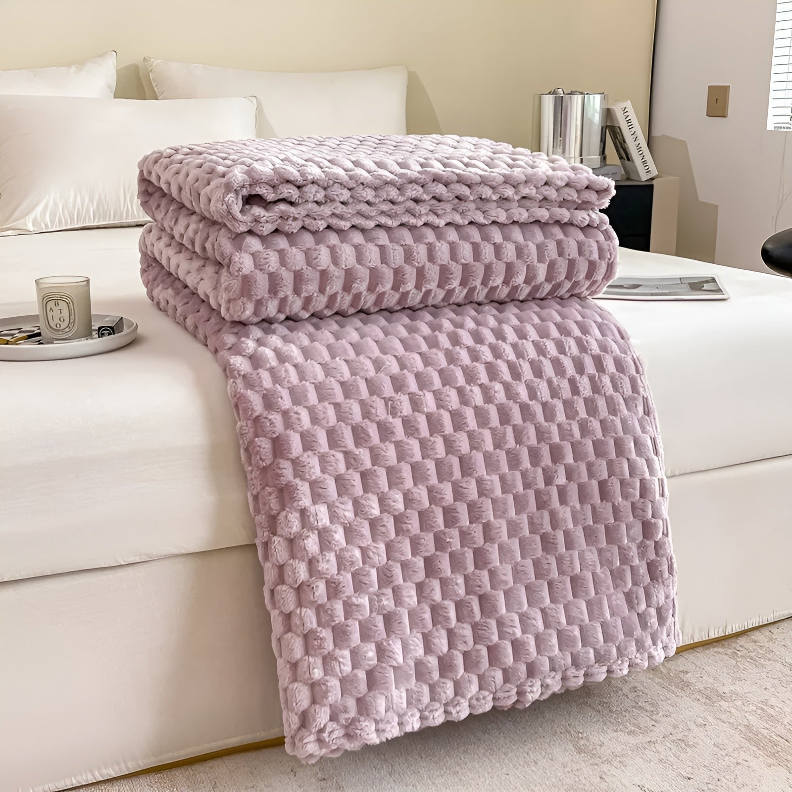 Soft Touch Microfiber Blanket with Heat Retention for Cozy Comfort
