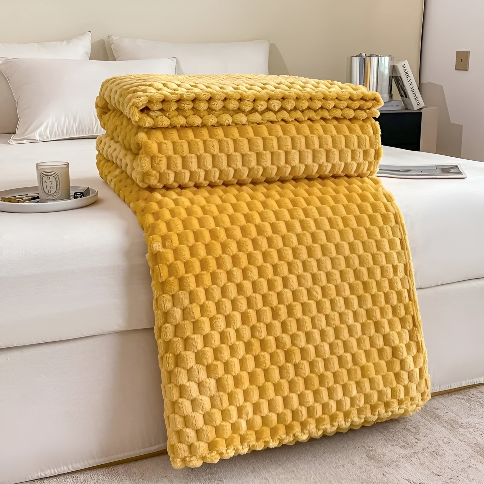 Soft Touch Microfiber Blanket with Heat Retention for Cozy Comfort