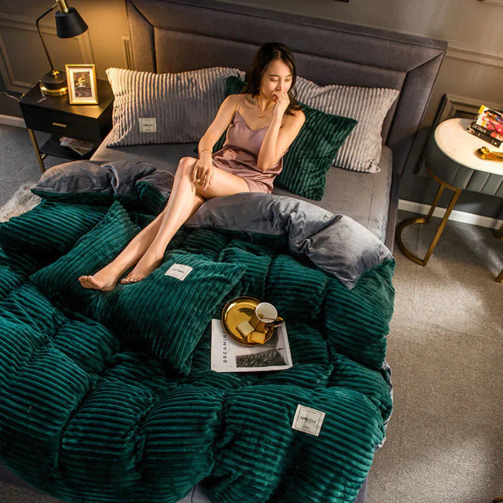 Cozy Fleece Duvet Cover Set with Stylish Bedspread Design