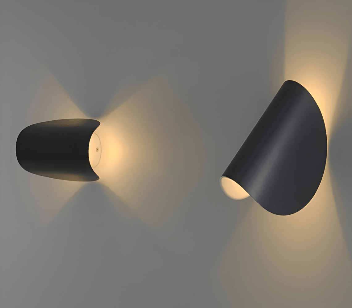FlexiGlow Adjustable Wall Lamp for Targeted Illumination