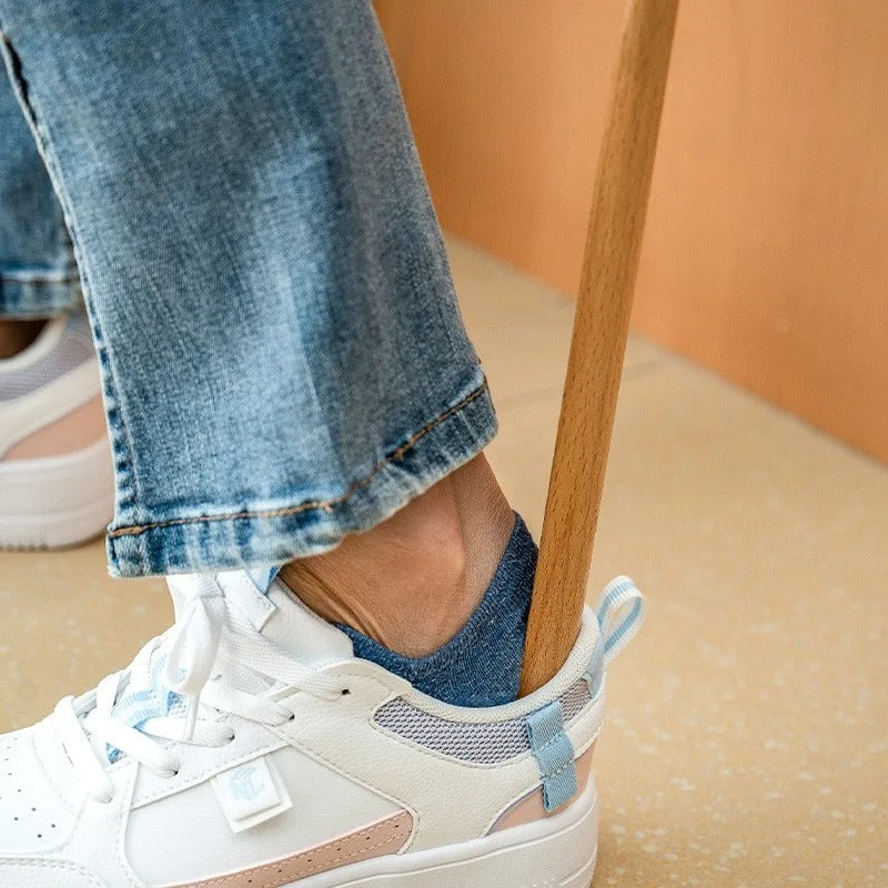 Ergonomic Long Shoe Horn with Extended Handle – Durable Design for Easy Use