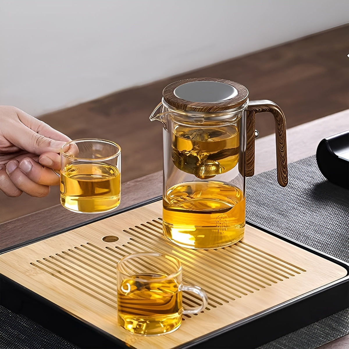 Stylish Glass Teapot with Wooden Grip - Brews 4-6 Cups