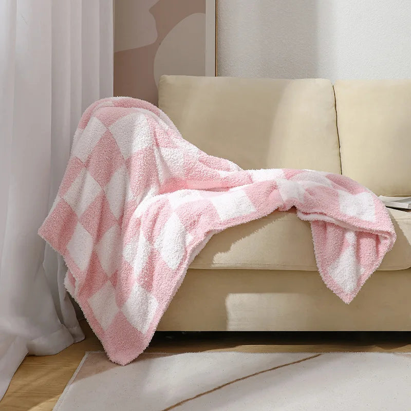 Nordic Style Throw Blanket with Soft Velvet Finish – Stylish Checkered Pattern