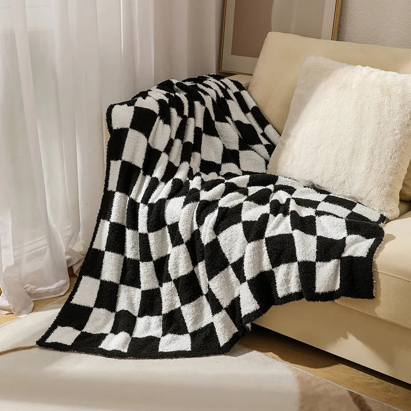 Nordic Style Throw Blanket with Soft Velvet Finish – Stylish Checkered Pattern