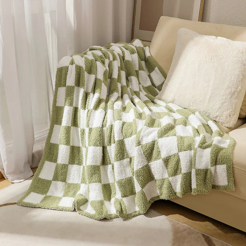 Nordic Style Throw Blanket with Soft Velvet Finish – Stylish Checkered Pattern