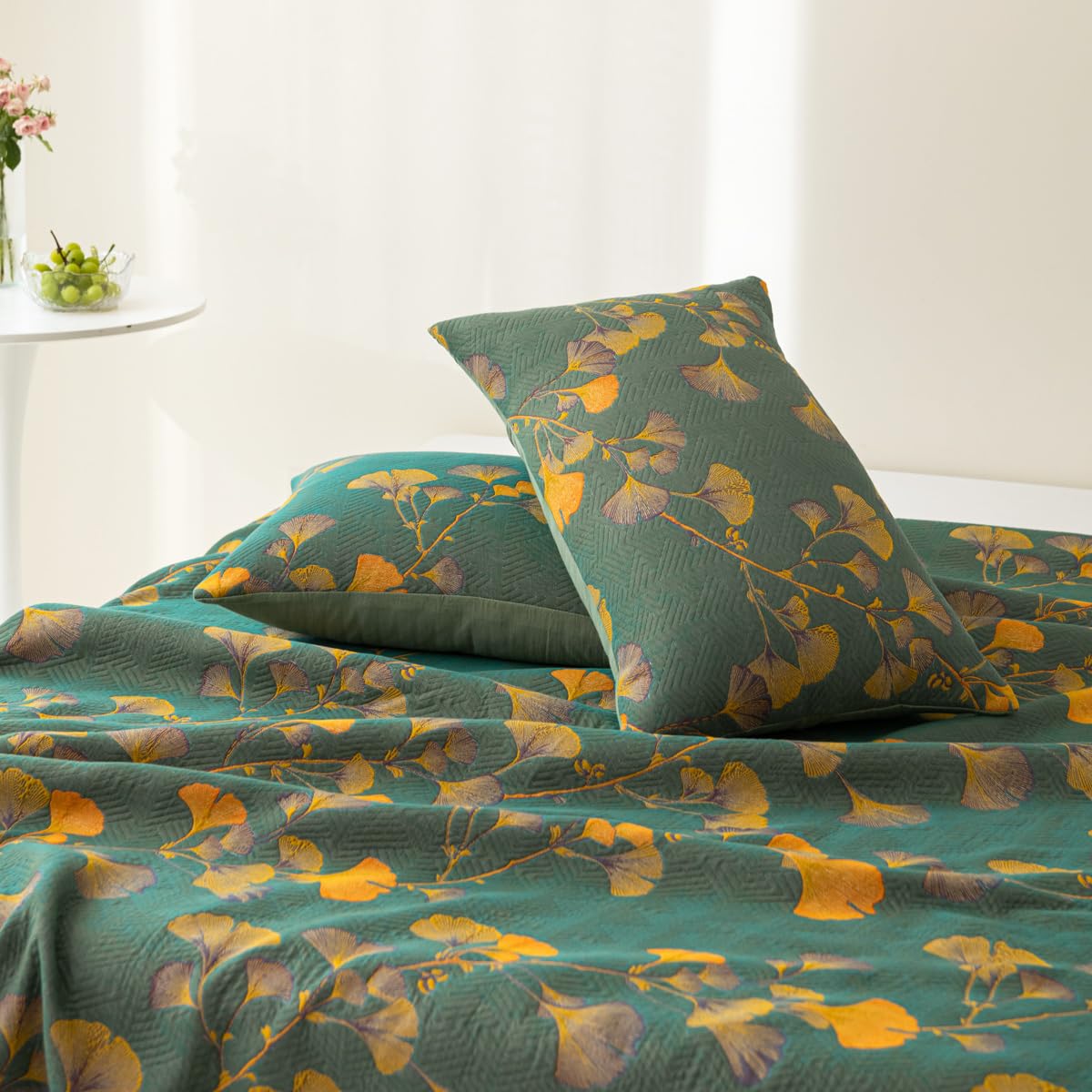 Reversible Jacquard Quilt – Elegant Design for Cozy Home Decoration
