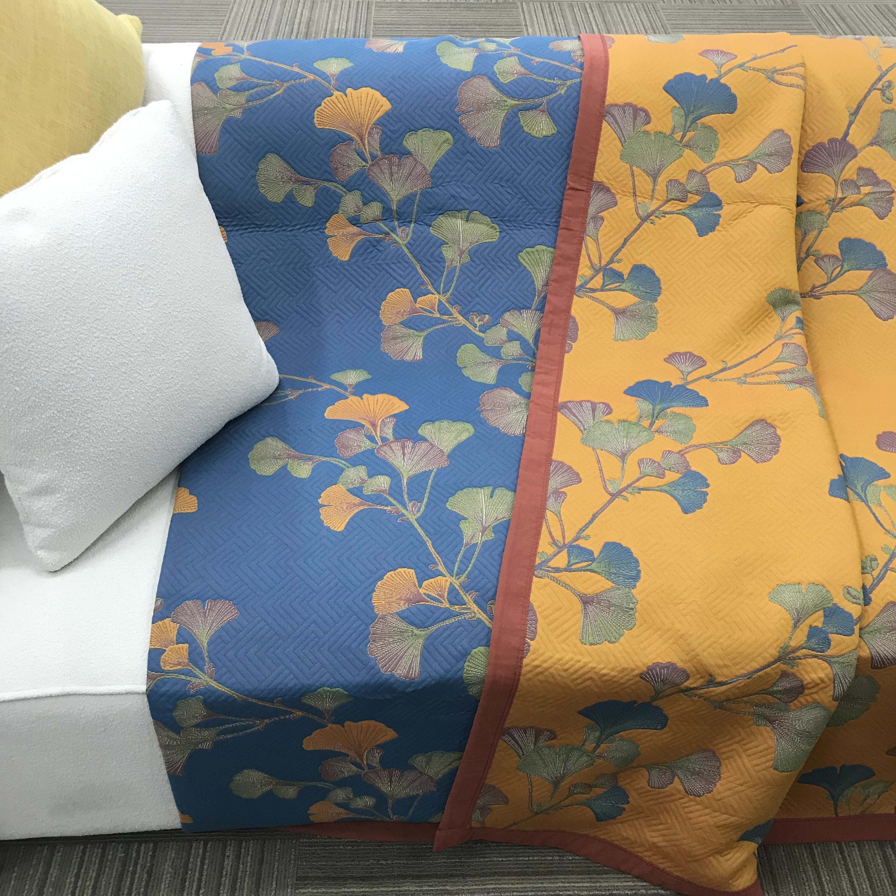 Reversible Jacquard Quilt – Elegant Design for Cozy Home Decoration