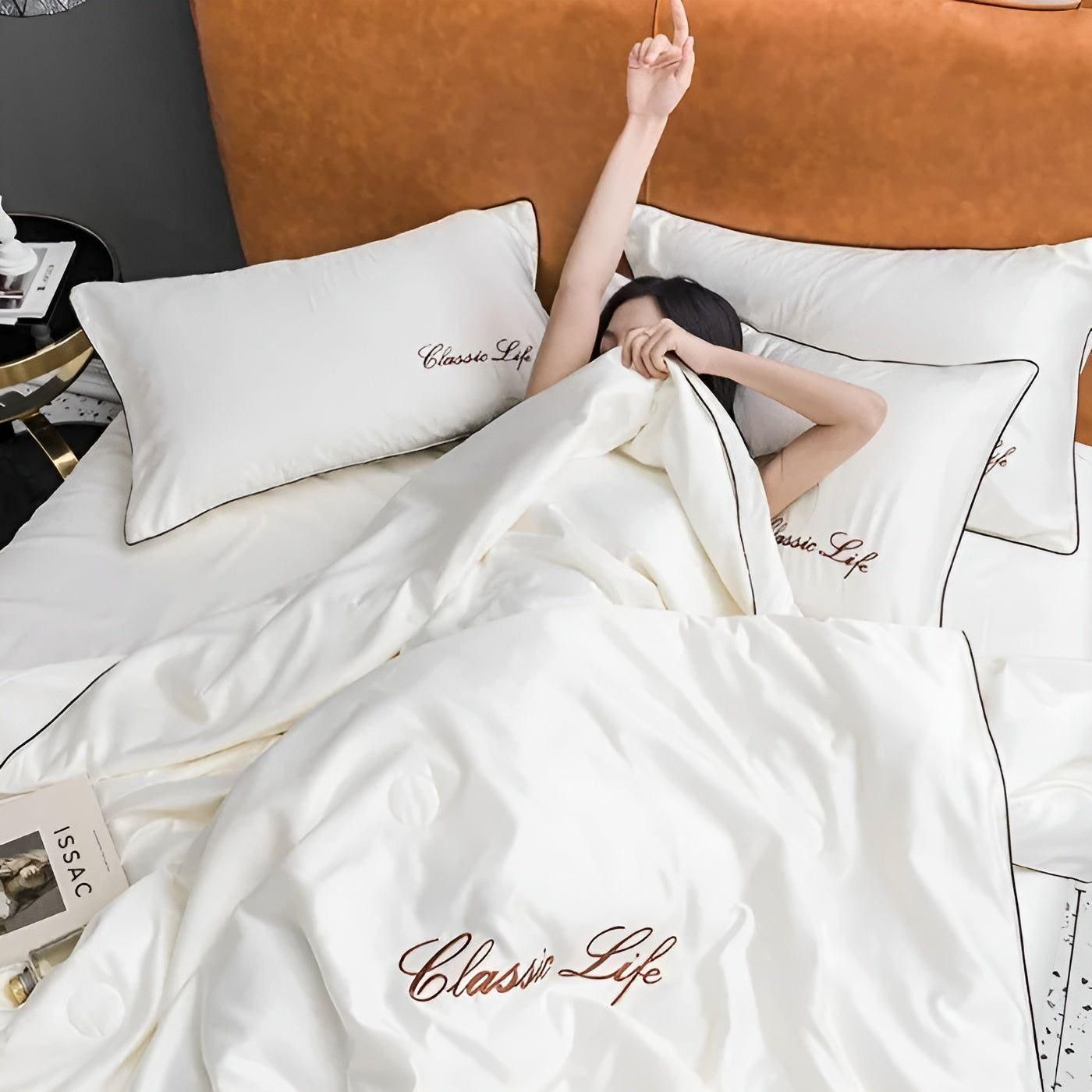 Lightweight Breathable Silk Cooling Blanket with Embroidery for Summer Comfort