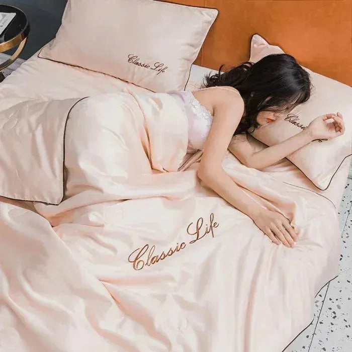Lightweight Breathable Silk Cooling Blanket with Embroidery for Summer Comfort