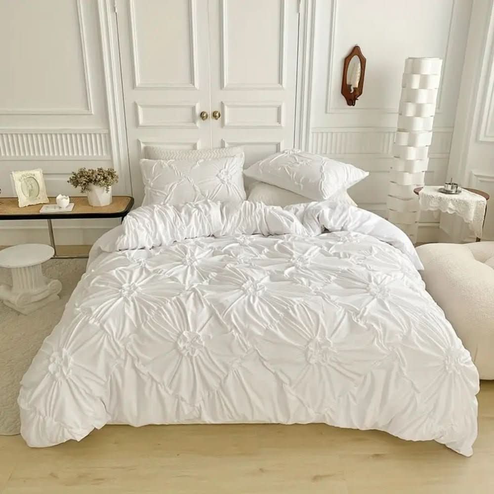 PetalCharm Duvet Set - Chic Ruffle Floral Cover in Soft Microfiber