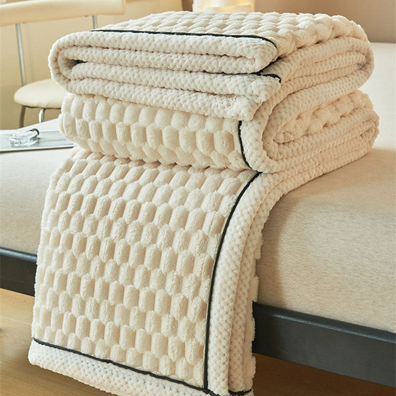 Soft Flannel Fleece Blanket – Elegant Velvet Design for All-Year Use