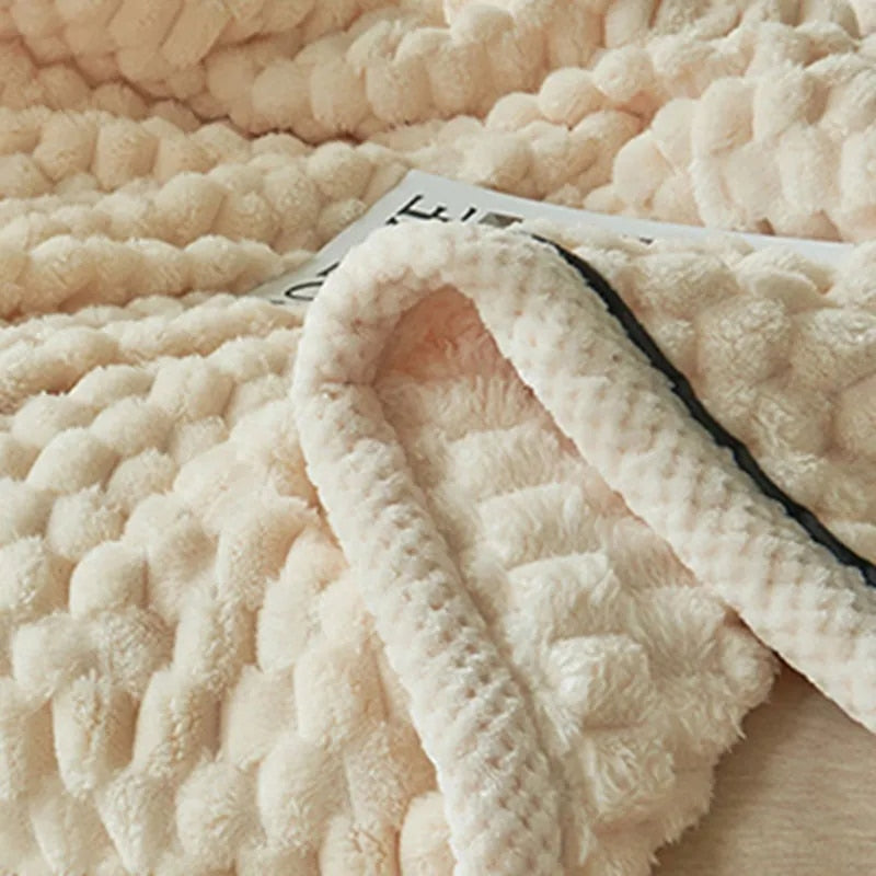 Soft Flannel Fleece Blanket – Elegant Velvet Design for All-Year Use