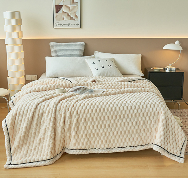Soft Flannel Fleece Blanket – Elegant Velvet Design for All-Year Use