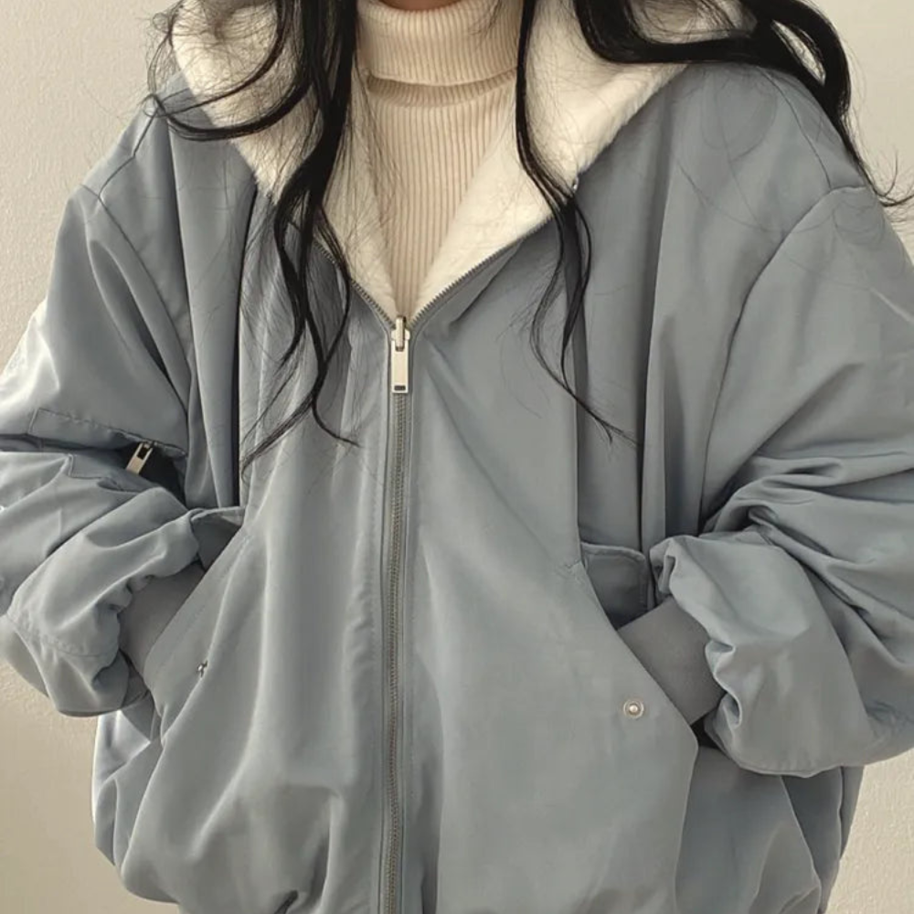 Cozy Women's Winter Coat with Soft Lining and Zipper Closure