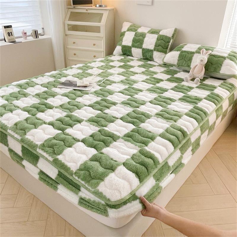Soft Velvet Deep Pocket Fitted Sheet – Cozy Flannel for Year-Round Comfort