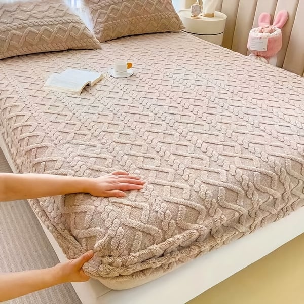 Soft Velvet Deep Pocket Fitted Sheet – Cozy Flannel for Year-Round Comfort