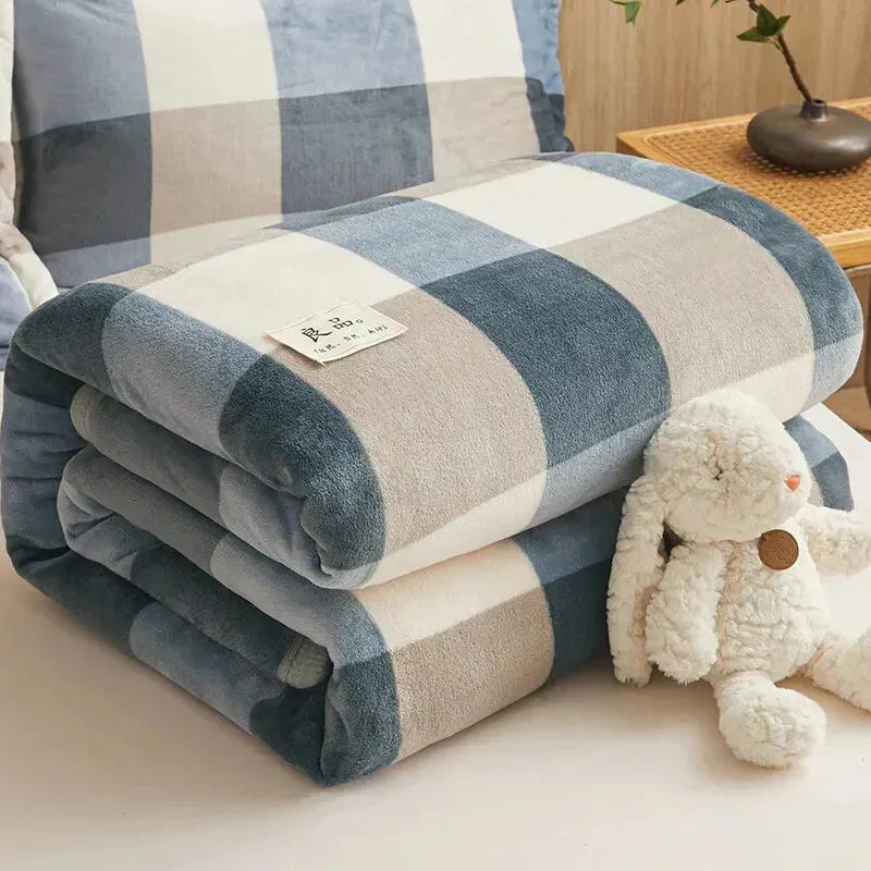 Thick Cozy Flannel Blanket – Soft and Warm for Year-Round Comfort