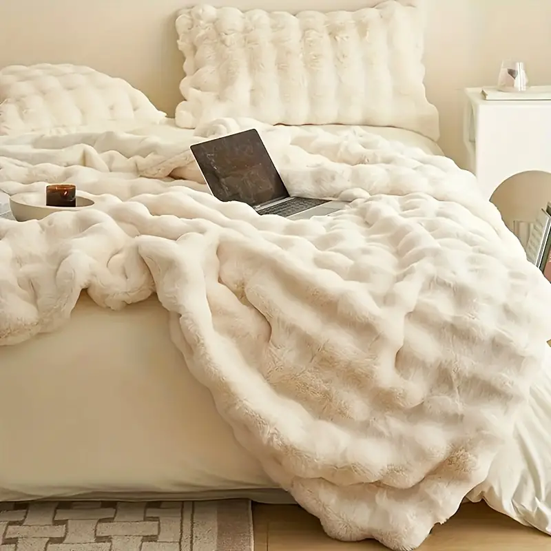 Plush Luxe Throw Blanket – Soft Touch Faux Fur Design