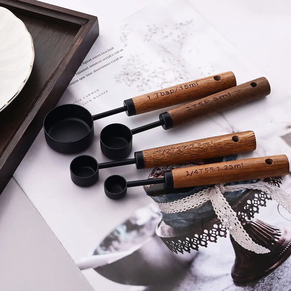 Elegant Gold-Plated Measuring Cups and Spoons Set – 8-Piece Collection