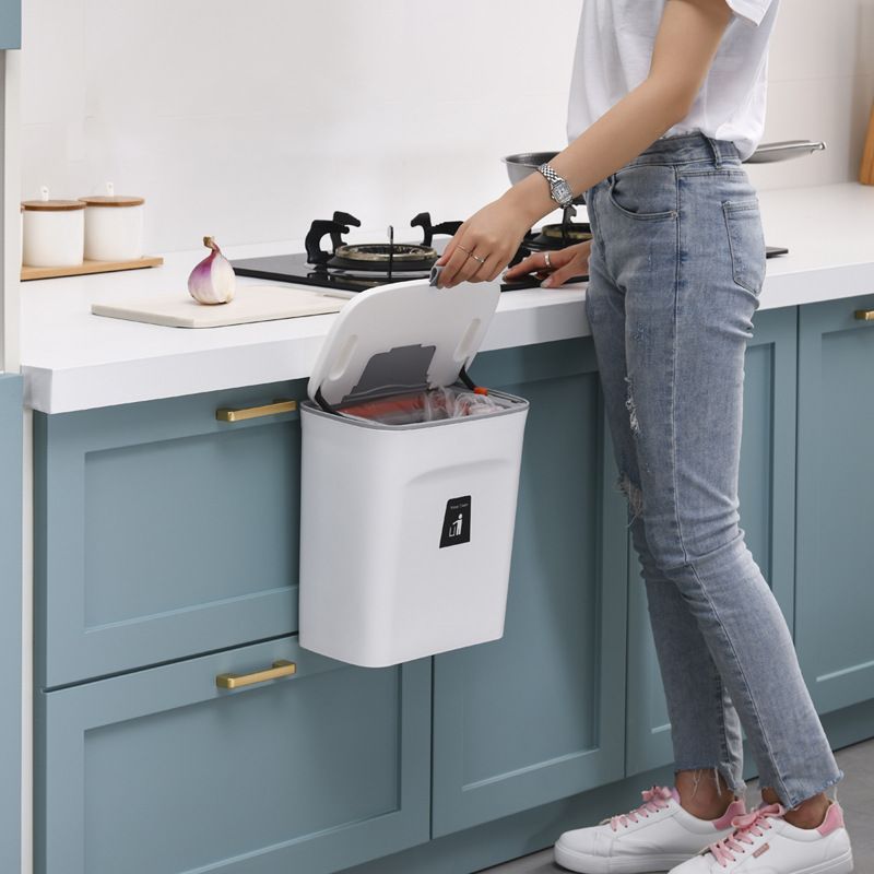 Space-Saving Kitchen Waste Bin with Easy-Access Lid