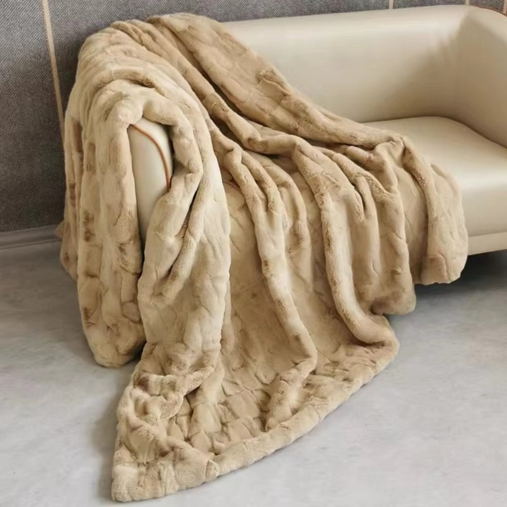 Cozy Dual-Layer Faux Fur Blanket for Soft and Comfortable Relaxation