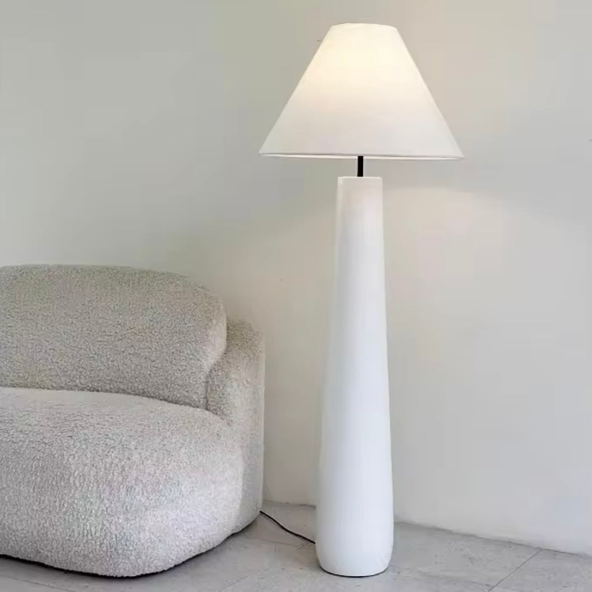 Taavita Floor Lamp - Elegant and Modern Addition for Any Room
