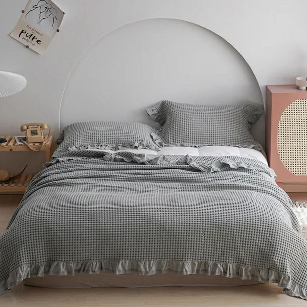 Cozy All-Season Waffle Texture Blanket – Slim Design