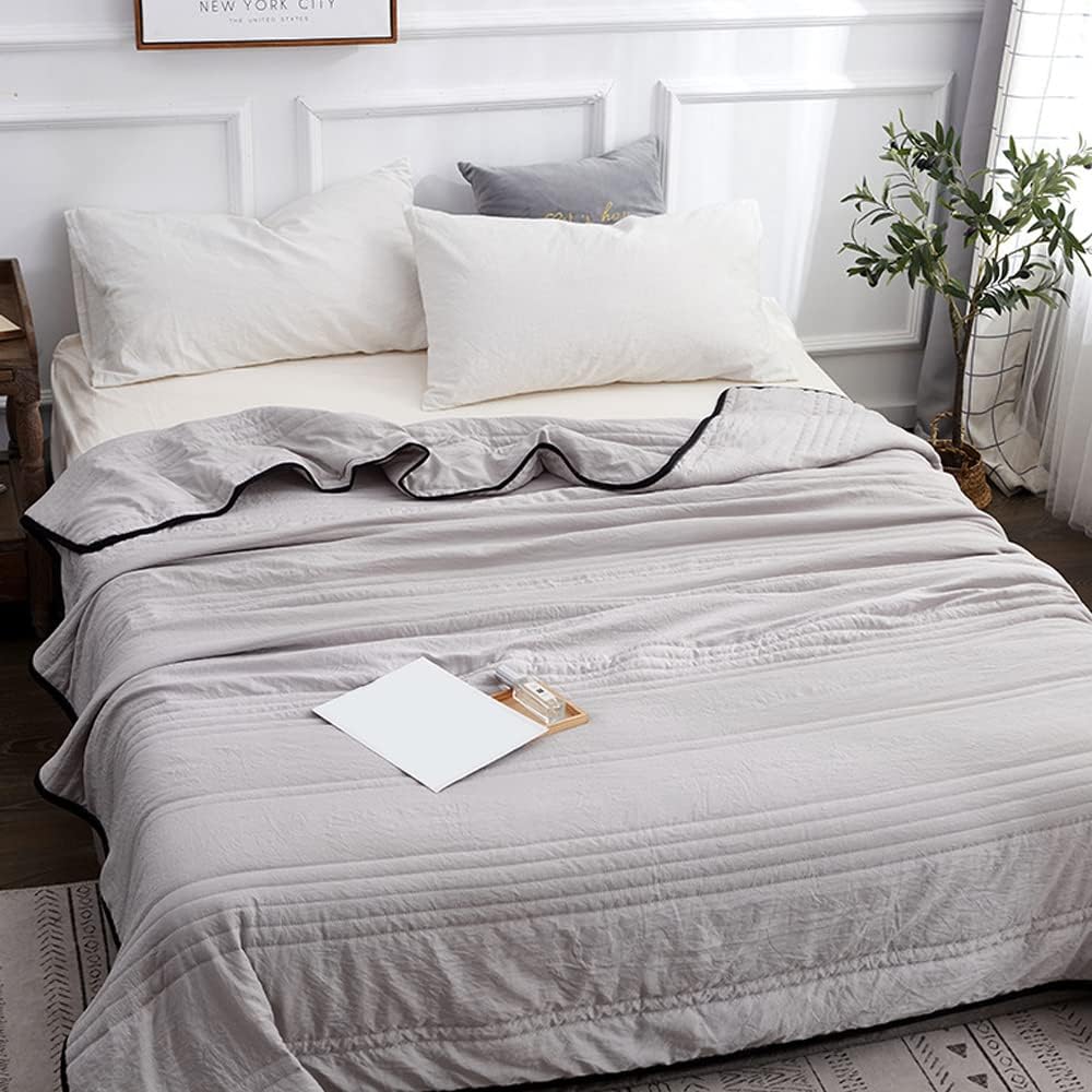 Lightweight Cooling Comforter with Instant Chill Effect for Hot Sleepers
