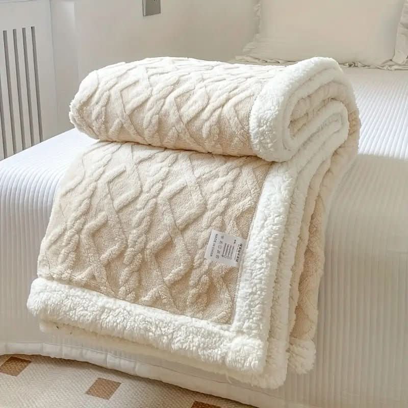 All-Season Plush Reversible Blanket for Ultimate Comfort