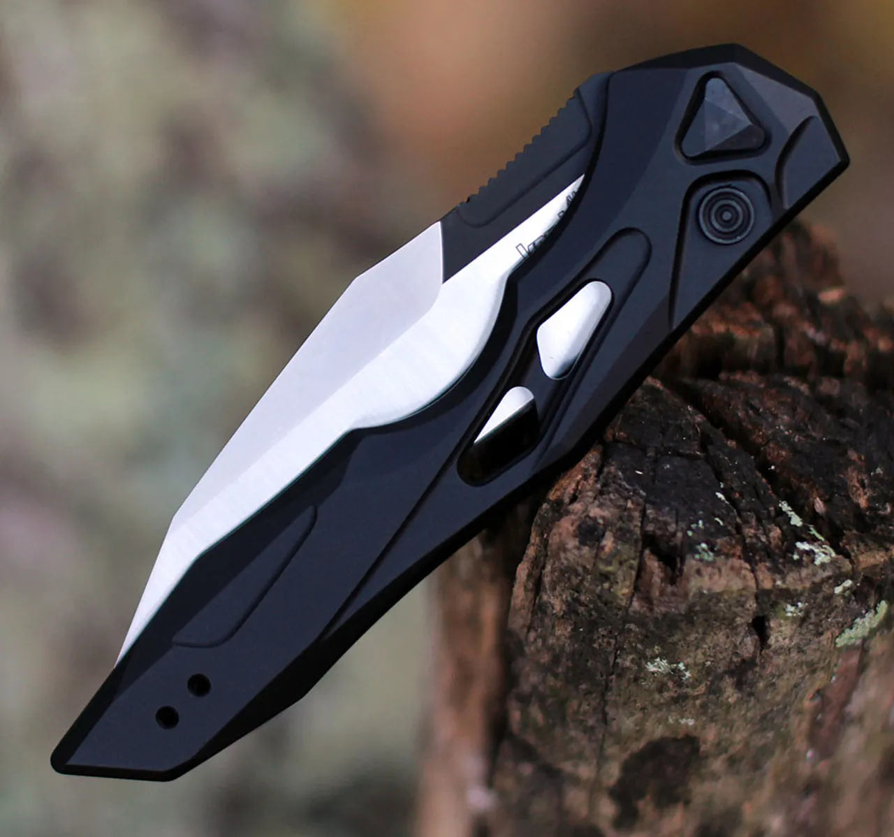 Compact Outdoor Utility Tool with Wharncliffe Blade and Swift Fold Design