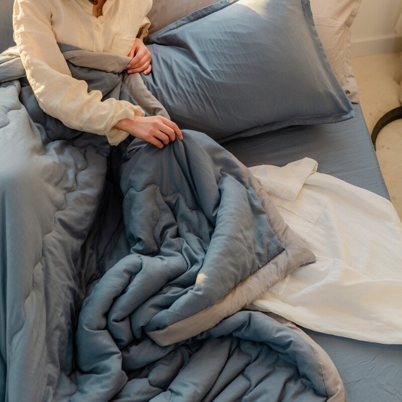 Lightweight Summer Blanket for Breathability and Moisture Control