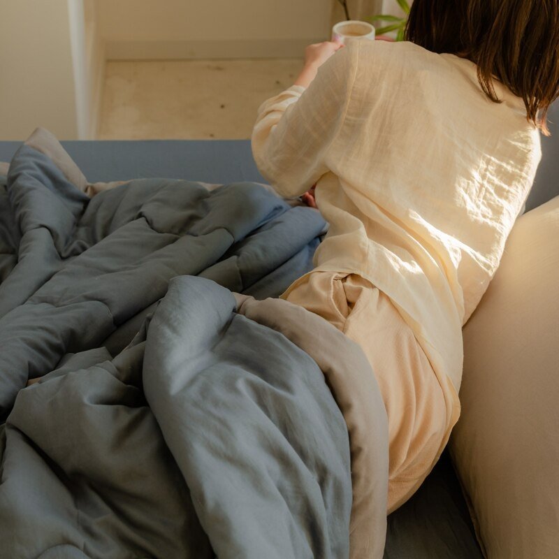 Lightweight Summer Blanket for Breathability and Moisture Control