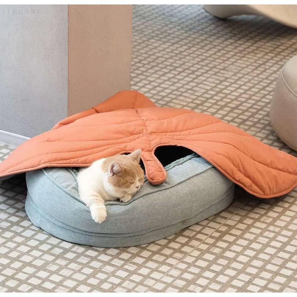 Taavita - Dog Blanket in Leaf Shape