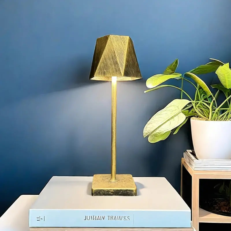 Taavita | Dimmable Luxury & Minimalistic Table Lamp