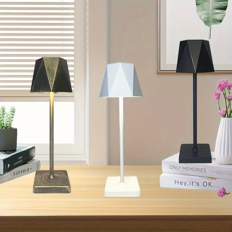 Taavita | Dimmable Luxury & Minimalistic Table Lamp
