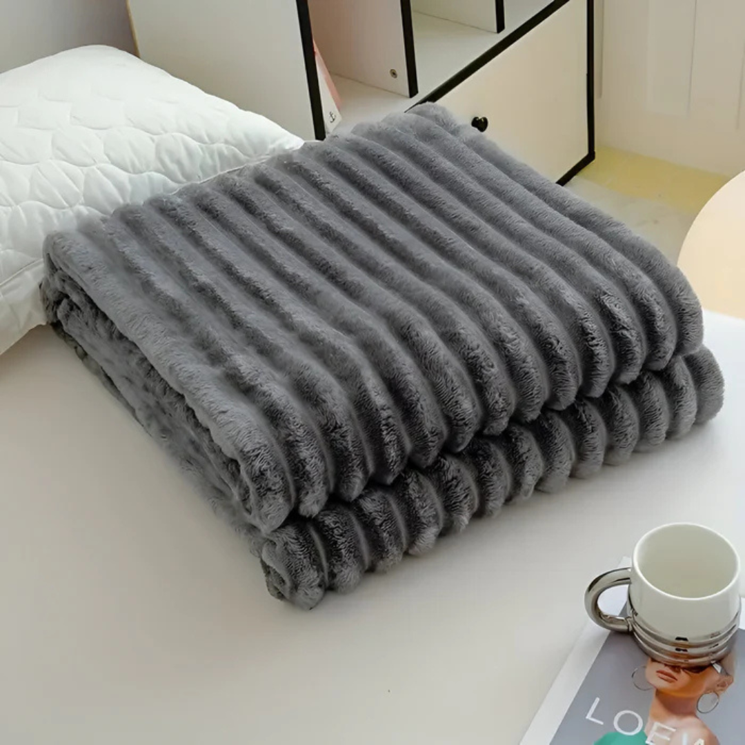 Cozy Throw Blanket – Soft Plush Fleece Fabric for Warm Nights