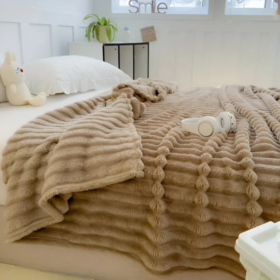Cozy Throw Blanket – Soft Plush Fleece Fabric for Warm Nights