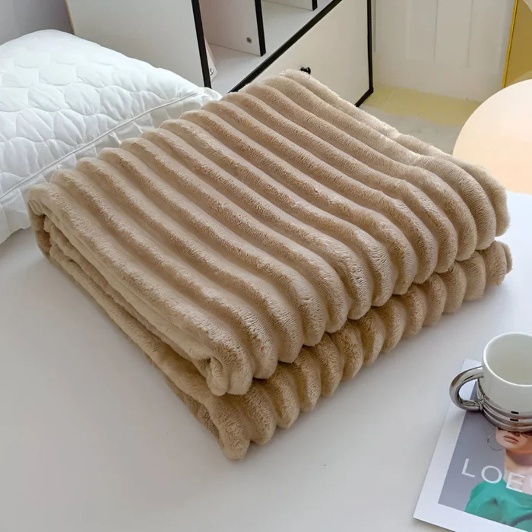 Cozy Throw Blanket – Soft Plush Fleece Fabric for Warm Nights