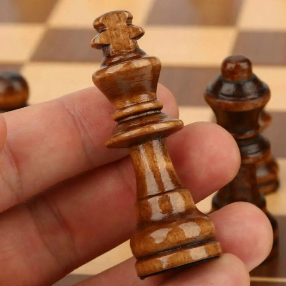 ClassicCraft Magnetic Wooden Chess Set with 39 cm Folding Board