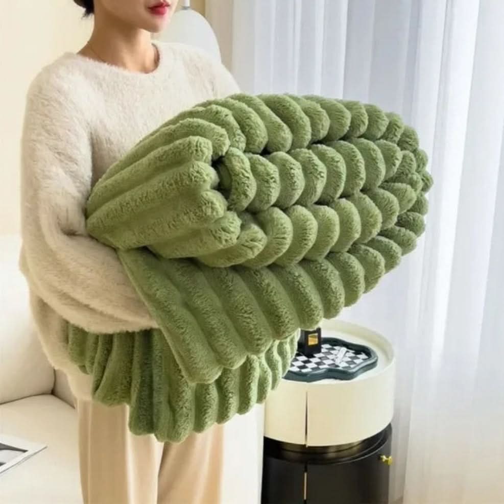 SereneWrap Plush Throw: Comfort and Style for Your Home