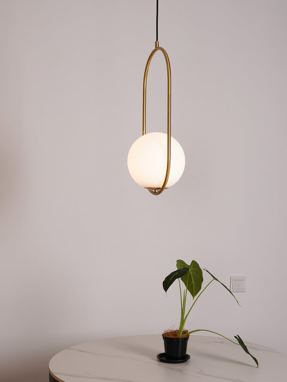 LuxeGlow Pendant Light for Stylish Home Environments