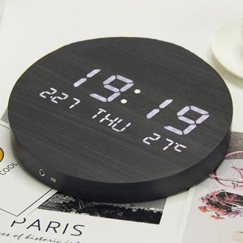 Sleek Rechargeable Wall Clock – Modern Minimalist Design for Easy Style