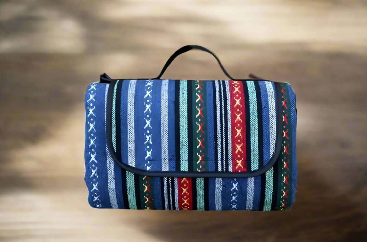 EcoGuard Outdoor Blanket: Waterproof Mat for Adventures