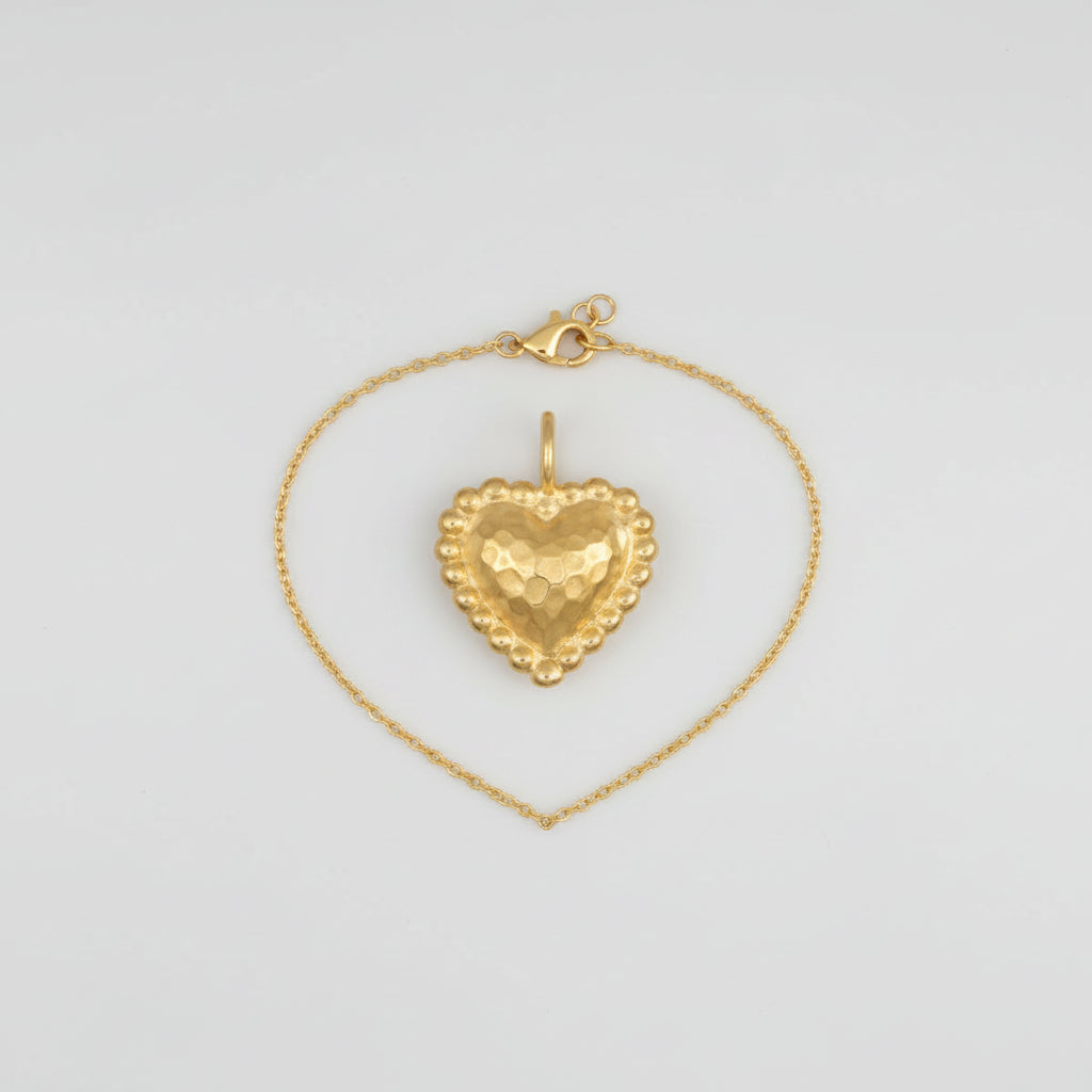 Charming Hammered Heart Pendant Necklace in Gold