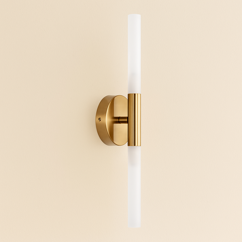 Luxe Vertical Brass Wall Light for Modern Spaces